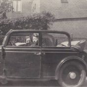 Kenteken: A 14436; Adriana Elizabeth Verwoerd (Jeanne) en Wouter Johannes Verwoerd in de DKW, 1936, foto:  W. G. Verwoerd-Dik