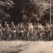 Kenteken: A 3874; Motorclub Musselkanaal ca. 1922, 3e van rechts Ellerus Pekelaer, foto: J. Pekelaer