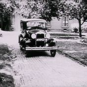 Kenteken: A 9942; Ford, foto: Still uit GAVA-film AV0694