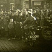 Kenteken: A 13061; Harley Davidson, foto: Still uit GAVA-film AV0007