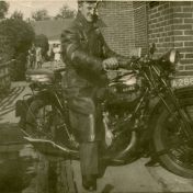Kenteken: A 28615; Kees op de Ariël, foto: H. Horst