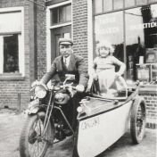 Kenteken: A 21163; Triuph, foto: Archief Historische Vereniging Het Wold