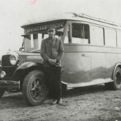 Kenteken: A 8328; Dodge met chauffeur M. van der Sluis, foto: J. Harmsen