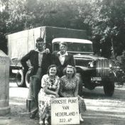 Kenteken: A 37603; GMC,  Vaals, linksboven W. Heersema, linksonder mevr. Dikkema, rechtsonder mevr. Heersema, foto: R. Heersema