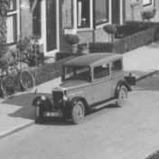 Kenteken: A 1671; Hanomag, Groningen, De Savornin Lohmanplein, 1931, foto: uitsnede 1785-2039.jpg