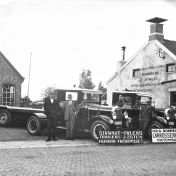 Kenteken: A 16802; Stewart trucks bij de firma Eigenberg, Stedum, 1929, foto: collectie Menno Kloosterboer, Stichting Historie Stedum