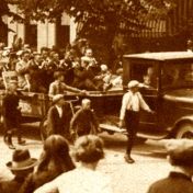 Kenteken: A 16111; Hoogezand, Hoofdstraat, zomerfeesten augustus 1929, foto: "Het Noorden in Woord en Beeld" 09-08-1929