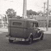 Kenteken: A 9638; Buick, still uit de film "De boottocht van het Roode Kruis, 1939 (of) Rode Kruis-excursie 1939. Deel 1", P. Dorhout & H. Leefsma, 08-06-1939, coll. GrA (2209-AV0317)