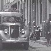 Kenteken: A 25906; Studebaker vrachtwagen, foto: Still uit GAVA-film AV0394