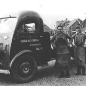Kenteken: A 35665; Guy, Blink, Uithuizen, links Tiedo Rigte Boerema en rechts Rigte Tiedo Boerema.  foto: J. Smits