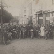 Kenteken: A 1511; Groningen, Vismarkt: Toerdag Noord-Nederlandsche Motorclub, 1920 (1785-17603)