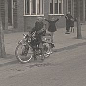 Kenteken: A 37673; Sparta, foto: Still uit GAVA-film AV10007