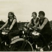 Kenteken: A 1219; Geheel links op de Calthorpe, Catrijn Abels, ca. 1930, foto: S. Abels