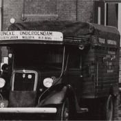 Kenteken: A 15116; Ford,  Groningen, Grote Markt 19-19a, foto: uitsnede 1785-24884.jpg