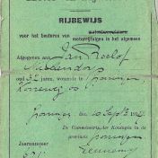 Kenteken: A 1457; Rijbewijs, 1914, foto: facebookpagina <a href='https://www.facebook.com/photo/?fbid=899682346832320&set=a.671098506357373' target='_blank'>J. A. Miedendorp de Bie</a>