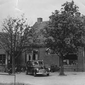 Kenteken: A 3254; Ford, Hereweg Bierum, foto: J. Oldenhuis