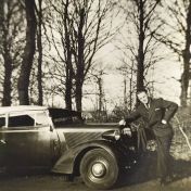 Kenteken: A 24309; Jan Teuben bij de Opel 6, foto: C. Teuben