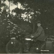 Kenteken: A 4525; Harley Davidson, Foto uit archief W. A. Scholten (1100-395)