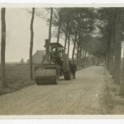 Kenteken: A 12601; Betonweg Winsum bij Garnwerderweg, 1926, foto uit fotoalbum Provinciale Waterstaat (2544-2898)