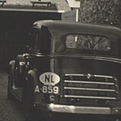 Kenteken: A 859; Dodge, foto: Still uit GAVA-film AV7759
