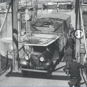 Kenteken: A 8772; Chevrolet, Leeuwarden (Vlietsterbrug) foto: H. E. Boonstra 