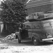 Kenteken: A 22218; Chevrolet bestelwagen, foto: uitsnede 2248-3971; Fotograaf: Fotobedrijf Piet Boonstra