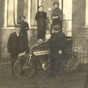 Kenteken: A 1169; NSU,  uitsnede foto Gemeentearchief Hoogezand-Sappemeer