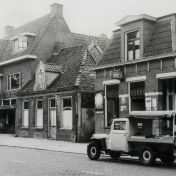 Kenteken: A 17452; Jeep, Haren, Rijksstraatweg, foto: collectie gemeente Haren