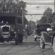 Kenteken: A 11201; GMC, foto: still uit "Verkeersfilm", C. van der Mei, 1934, coll. GrA (2209-0176)