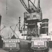 Kenteken: A 40115; Magirus Deutz in de haven van Amsterdam, foto: collectie W. Eekhof