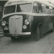 Kenteken: A 17964; Kromhout bus, Groningen, ca. 1948, foto: archief Rederijkersbond "Oldambt en Westerwolde" (AW2026.067)