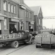 Kenteken: A 21337; Melkfabriek Bedum, foto: H. E. Boonstra