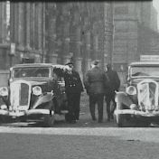 Kenteken: A 9573; Citroën Rosalie A-15406 en Citroën Rosalie A-9573, foto: still uit de film "De stad Groningen deel II" K. Terpstra, 1938-1942 coll. GrA (AV7587)