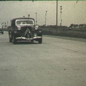 Kenteken: A 39282; Citroën TA, foto: still uit de film "Tocht Ouden van Dagen gemeente Termunten", Friedel Tahl, Foto Modern Winschoten, 06-1952, coll. GrA (2209-AV7016)