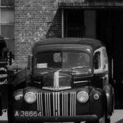 Kenteken: A 38664; Ford truck op het terrein van melkfabriek de Ommelanden, foto: S. Muller