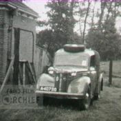 Kenteken: A 40780; Austin Ten, foto: "Still" uit film AV1223 collectie Fries Film Archief