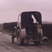 Kenteken: A 2711; Ferguson,  foto: Still uit GAVA-film AV7018