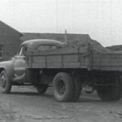 Kenteken: A 46162; Studebaker, ca. 1955, foto: still uit AV5012, collectie Groninger Archieven
