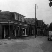 Kenteken: A 8000; Weibuorren in Ureterp ca. 1939, foto: D. van der Veer