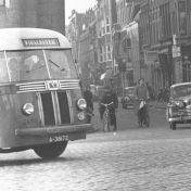 Kenteken: A 38172; Scania Vabis, Groningen, Oostersingel, 1953. foto: uitsnede 2248-4166.jpg; Fotograaf: Fotobedrijf Piet Boonstra