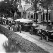 Kenteken: A 24927; Noorderstraat Sappemeer 1934, uitstapje per Gado bussen van de leden van de Cooperatie Eendracht maakt Macht, foto: collectie Gemeentearchief Hoogezand-Sappemeer (1425)