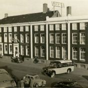 Kenteken: A 36541; Hotel Restaurant WEEVA ca. 1950, foto uit archief Dorsvereniging Niezijl e.o. (1920.188)