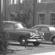 Kenteken: A 1054; Chevrolet, foto: uitsnede 2248-4085.jpg; Fotograaf: Fotobedrijf Piet Boonstra