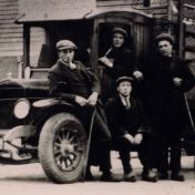 Kenteken: A 11987; Johannes Reijntjes achter het stuur van zijn eerste vrachtauto merk Ford, foto: Historische Kring Gemeente Leek e.o. foto 7141