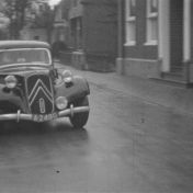 Kenteken: A 2490; Citroën TA,  foto: Still uit GAVA-film AV4986
