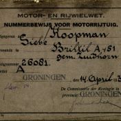 Kenteken: A 26081; Nummerbewijs, foto uit "75 jaar Koopman"