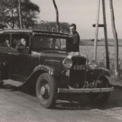Kenteken: A 866; Chevrolet, waarschijnlijk tijdens een festiviteit in de buurt van Ulrum - Vierhuizen, foto uit fotoalbum fam. Tichelaar, ingezonden door K. van der Maar