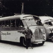 Kenteken: A 46377; Ford bus rechts, foto: J. Harmsen