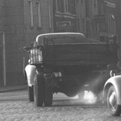 Kenteken: A 25741; Groningen, Damsterdiep, 1953, foto: uitsnede 2248-4167.jpg; Fotograaf: Fotobedrijf Piet Boonstra