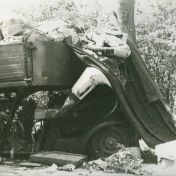 Kenteken: A 44989; Kromhout,  Ongeluk Harderwijkerweg Ermelo mei 1952, foto: Streekarchivariaat Noord-West Veluwe (ERM001016254)